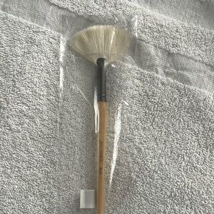 Fan brush
